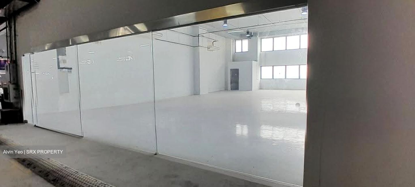 Carros Centre (D25), Factory #622567401